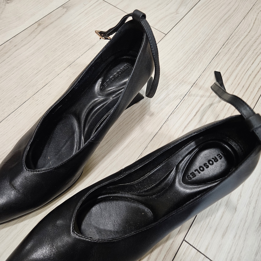 AEROSOLES Black Women's Shoes